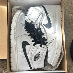 Nike Men's High-Top White and Black Sneakers